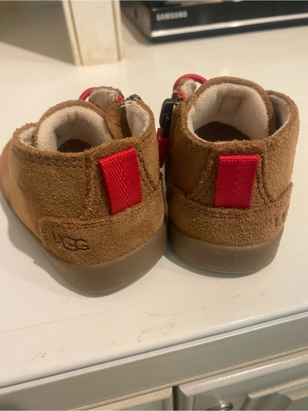UGG infant Baby Chestnut Suede Lined Ankle Booties Red Lace New 6-12 months